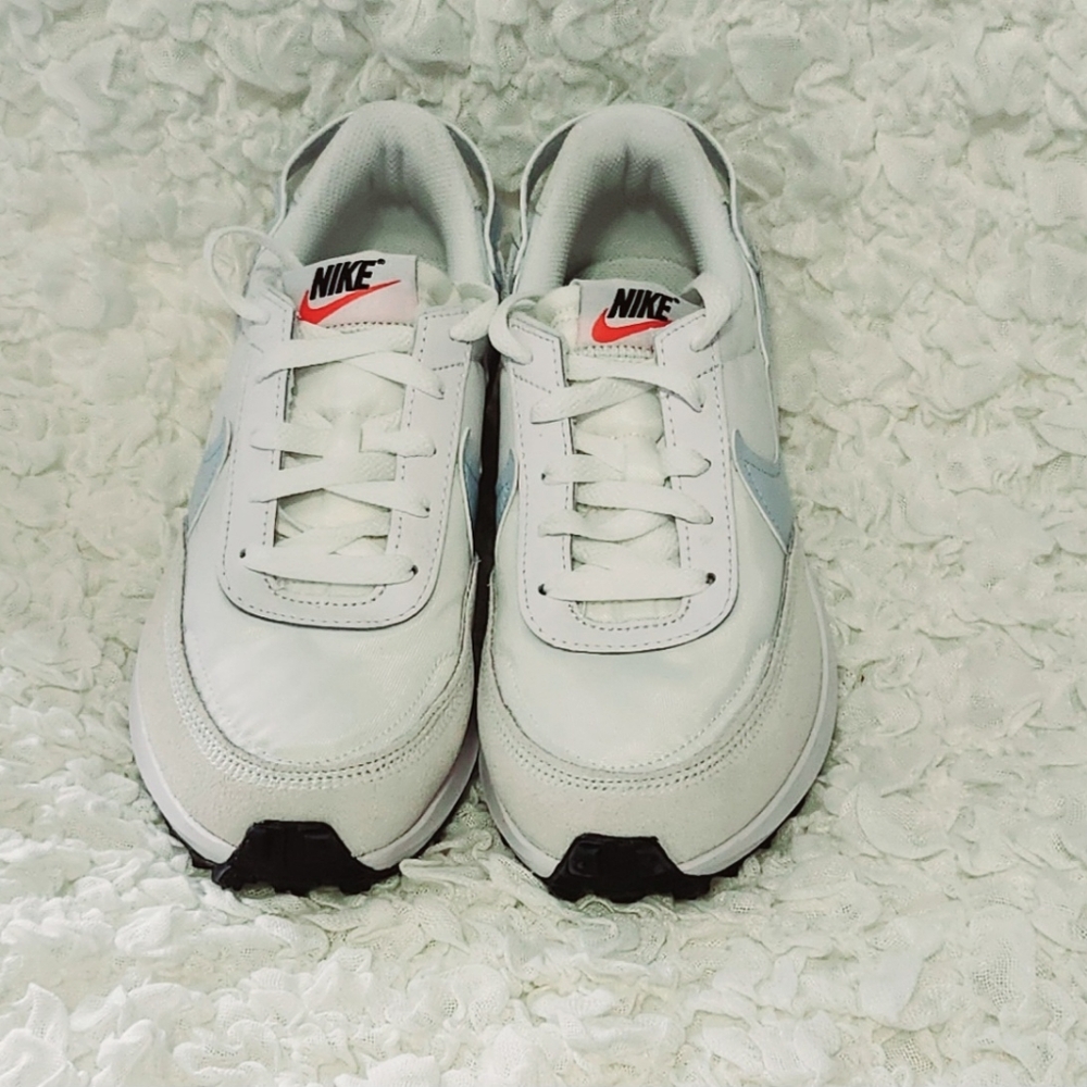 NWOT Nike Waffle Debut Women's
